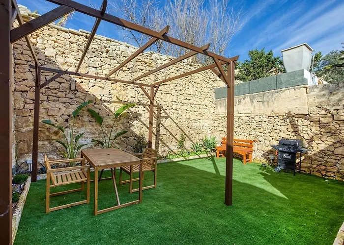 Exclusive 2Br Sliema Townhouse With Garden