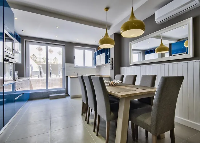 Elegant 4Br Sliema House With Rooftop Jacuzzi